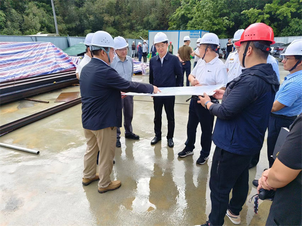 4月28日，市委常務(wù)、常務(wù)副市長任生調(diào)研新安江防洪項目建設(shè)情況，黃山徽投集團副總經(jīng)理張高峰陪同調(diào)研。.jpg