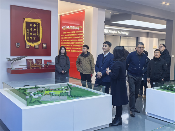 1月13日，程縣長帶隊（農(nóng)業(yè)局、招商局和國資公司）考察漸江明輝蔬果配送股份有限公司。.jpg