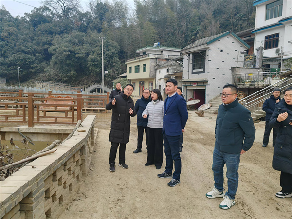 1月7日，江卓琪副市長帶隊督查賢源河災(zāi)后治理事宜。.jpg