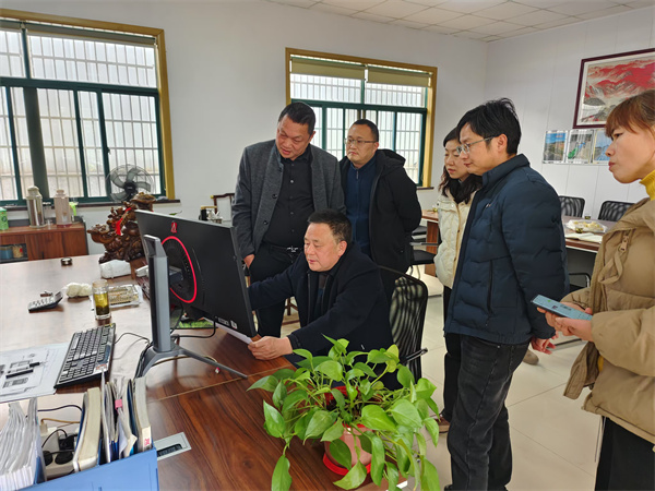 1月21日，洪董率隊(duì)赴浙江諸暨市共創(chuàng)游樂沒施工程有限公司考察調(diào)研。.jpg