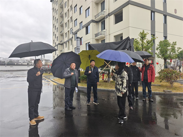 2月20日，洪董陪同詹凱縣長(zhǎng)一行調(diào)研七川安置區(qū).jpg