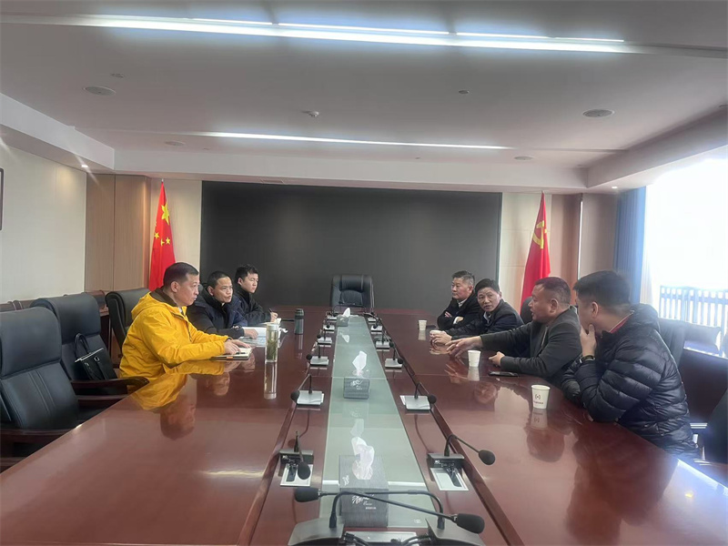 3月6日，浙江寧波徽州商會(huì)、寧波豐潤(rùn)協(xié)成公司董事長(zhǎng)方利年一行赴集團(tuán)考察調(diào)研，潘總、望豐公司陪同調(diào)研座談。.jpg