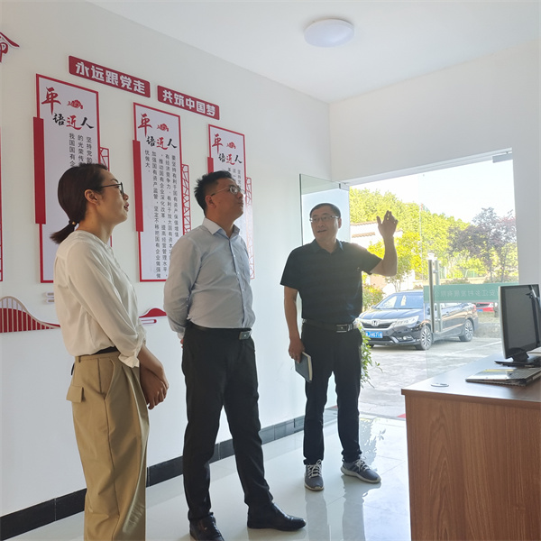 5月5日，縣委常委、組織部長(zhǎng)方慶峰調(diào)研新安江公司，黃山徽投集團(tuán)常務(wù)副總經(jīng)理方亮陪同。.jpg