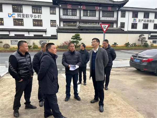 12月4日，王奇勇縣長調(diào)研四連車隊(duì)、鹽業(yè)公司地塊。.jpg