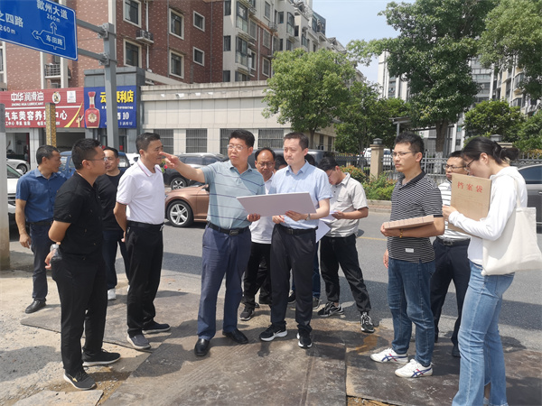 6月14日，省發(fā)改委重點(diǎn)辦調(diào)研揚(yáng)之學(xué)校項(xiàng)目.jpg