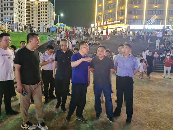 7月15日，汪凱書記視察百花夜市，并就985綠道項目前期工作進行指導，洪董，張總陪同調(diào)研。.jpg