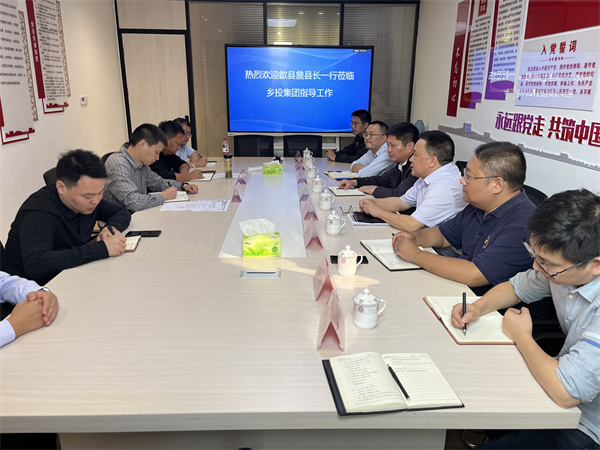 10月26日，詹縣帶隊調(diào)研寧國市文體中心EPCO項目，就項目設(shè)計、采購、施工和運營一體化建設(shè)與寧國市鄉(xiāng)村振興投資集團進行交流，縣住建局、資規(guī)局，徽投集團洪董、余總、方總等相關(guān)人員陪同考察。1.jpg