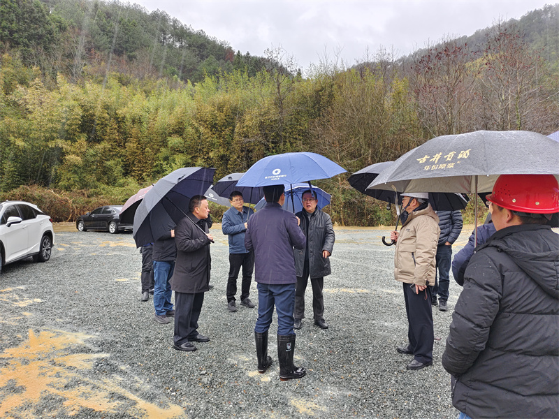 2月21日，汪凱書記一行調(diào)研防洪項目開工儀式現(xiàn)場，洪董、張總陪同調(diào)研.jpg